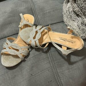 Almost new. Worn once for school dance